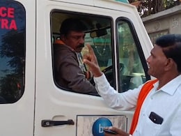 Akola News : घरात लागली भीषण आग! सरकारी रुग्णावाहिका न पोहोचल्याने आजीबाईंचं 'आरोग्य' धोक्यात