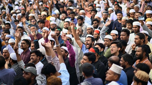 बांग्लादेश सरकार को 24 घंटों का मिला अल्टीमेटम, फिर बढ़ सकती है हिंसा