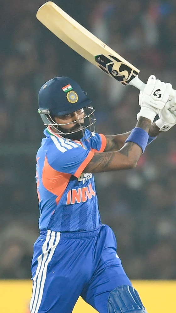 T20I में डेथ ओवरों में सबसे अधिक रन बनाने वाले टॉप-5 बल्लेबाज