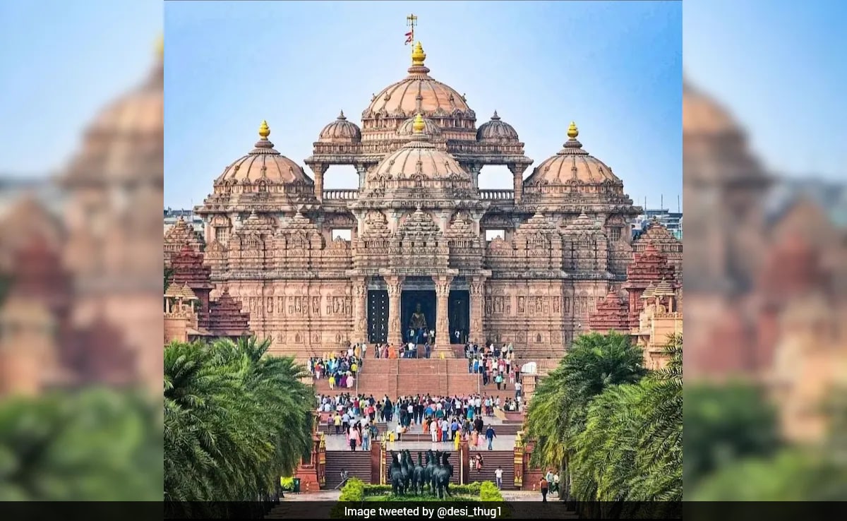 Delhi Man Duped by Fake Priest At Akshardham, Loses Valuables Worth Rs 1.8 Lakh : "I Was Made A Fool"