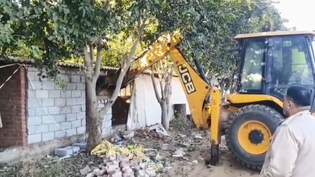 Rajasthan: 100 करोड़ की ड्रग्स फैक्ट्री पर चला बुलडोजर, पोल्ट्री फार्म की आड़ चल रहा था नशे का कारोबार