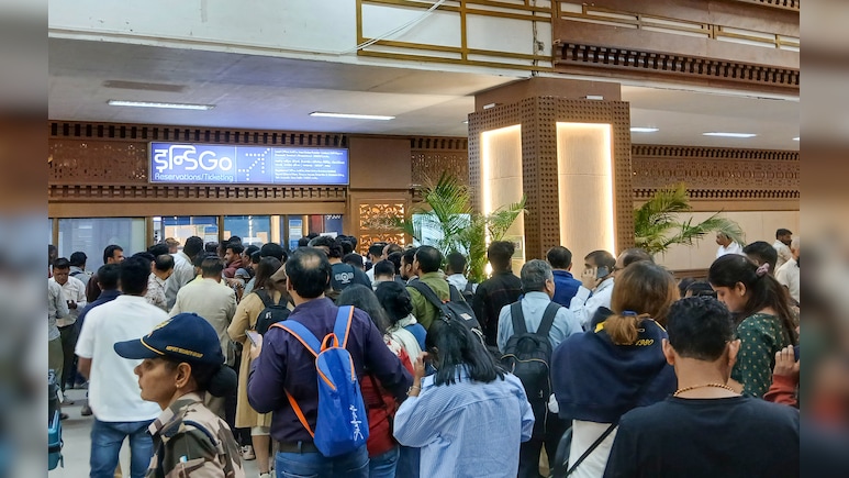 इंडिगो की सैकड़ों उड़ानें ठप, फिर भी टिकटों की बुकिंग क्यों जारी? जान लीजिए जवाब