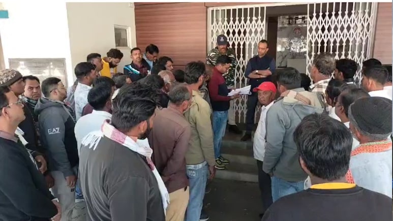 Neemuch: नामी सराफा कारोबारी के निधन के बाद 60 से ज्यादा ग्राहकों की 15 करोड़ की पूंजी फंसी, पीड़ितों ने कलेक्टर से लगाई गुहार