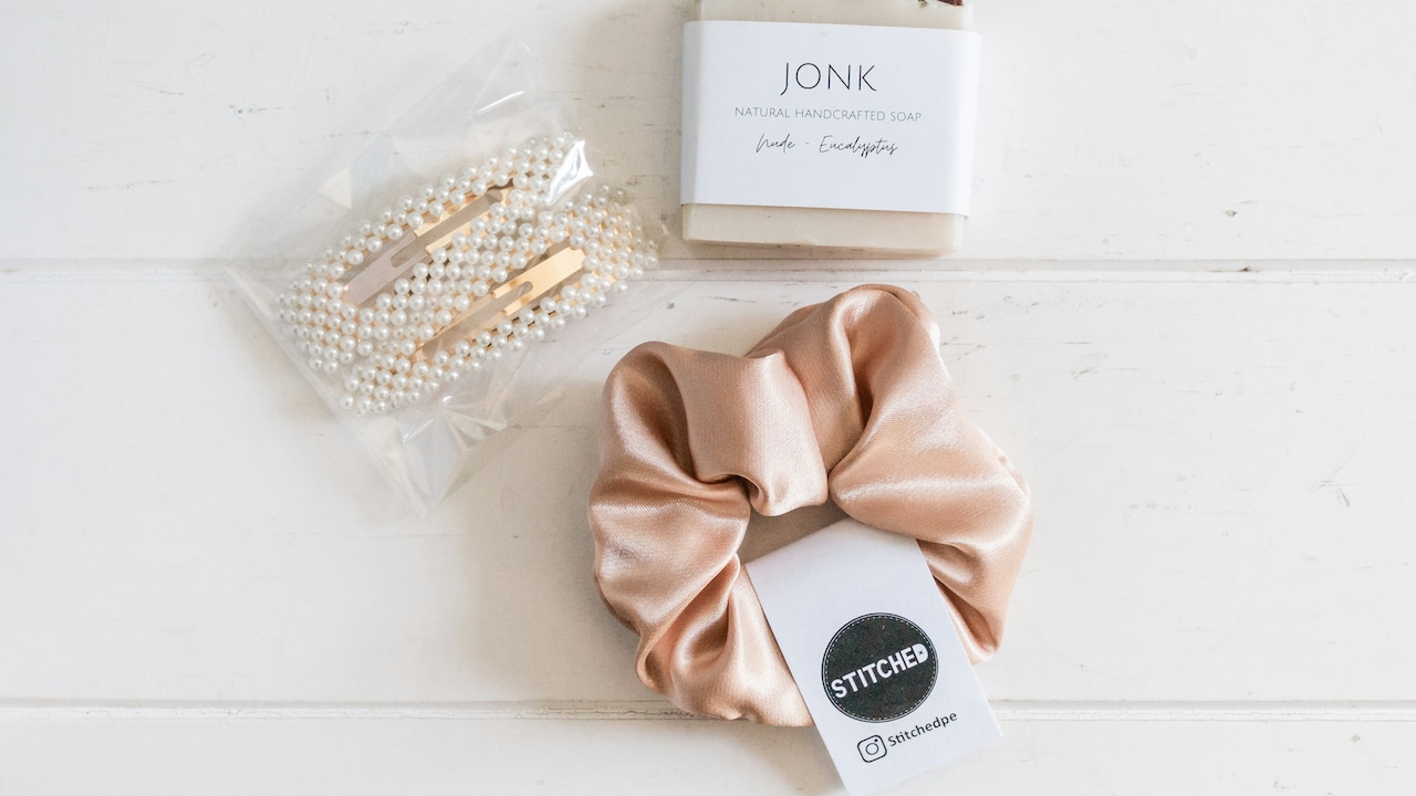 Best Ways to Tie Your Hair With Clips and Scrunchies And Avoid Making Disastrous Mistakes.