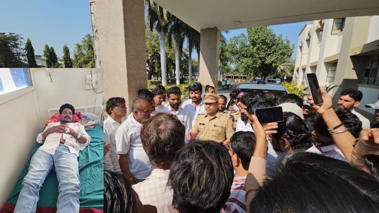 Beed News : बीडमध्ये टोल नाक्यावर 'राडा'; 20-25 जणांकडून कुटुंबाची बेदम धुलाई, पीडितांचा पोलिसांवर गंभीर आरोप