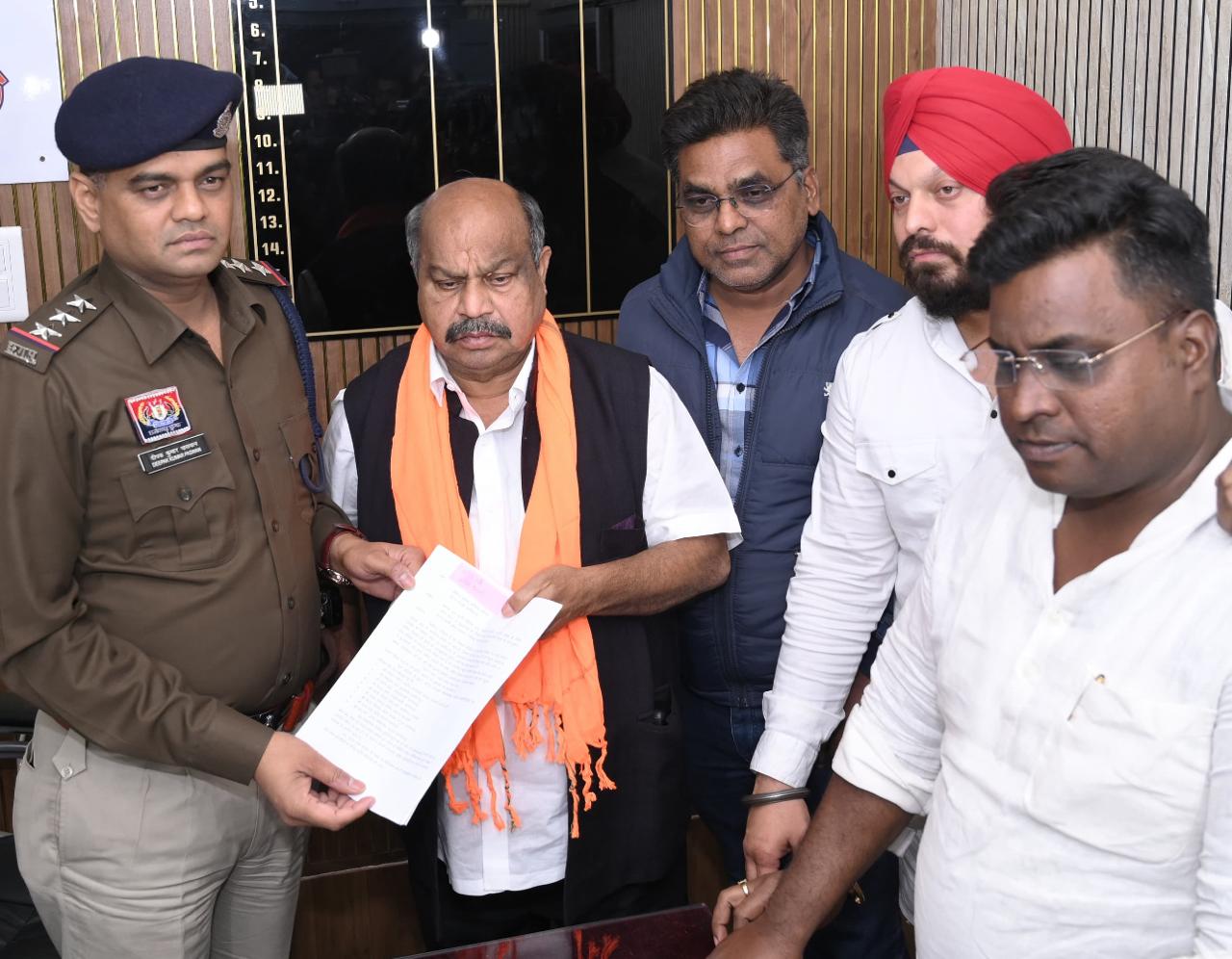 भाजपा विधायक ने दिया शिकायती आवेदन.