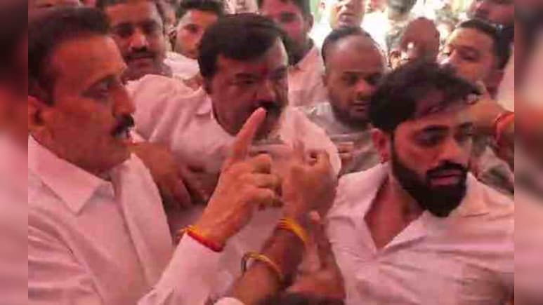 महानगरपालिका चुनाव से ठीक पहले नासिक BJP में 'महाभारत'... विधायक देवयानी फरांदे भरी सभा में फूट-फूट कर रोईं