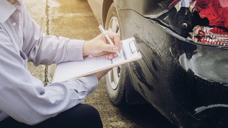 सावधान! समय से नहीं कराते कार-बाइक का इंश्योरेंस रिन्यू, तो झेलने पड़ेंगे ये 5 बड़े नुकसान