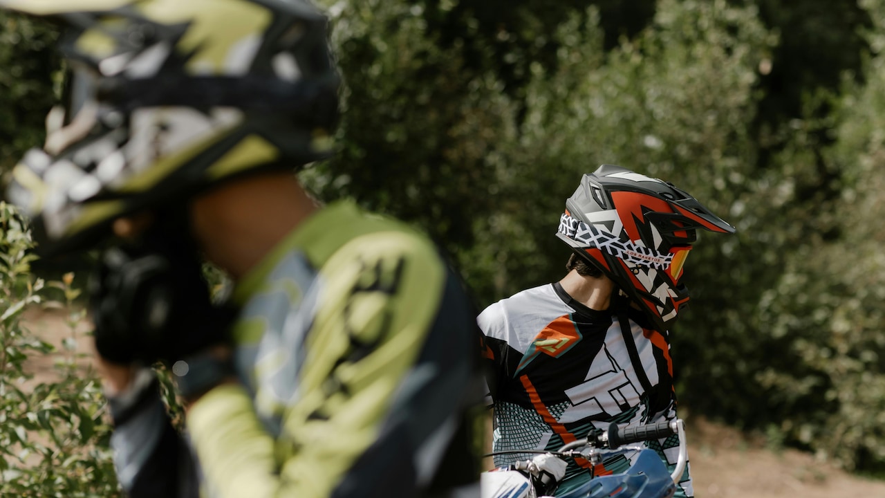 How Helmet Weight Impacts Neck Pain: Science, Safety & Smart Choices How Helmet Weight Impacts Neck Pain: Science, Safety & Smart Choices