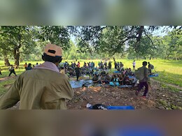 Nacxalites in Bijapur: छत्तीसगढ़ में नक्सलियों का आतंक बरकरार, सड़क निर्माण में लगे ठेकेदार को बंधक बनाकर बुरी तरह पीटा, मौत