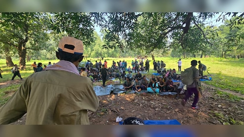 Nacxalites in Bijapur: छत्तीसगढ़ में नक्सलियों का आतंक बरकरार, सड़क निर्माण में लगे ठेकेदार को बंधक बनाकर बुरी तरह पीटा, मौत