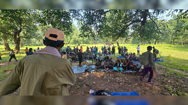 Nacxalites in Bijapur: छत्तीसगढ़ में नक्सलियों का आतंक बरकरार, सड़क निर्माण में लगे ठेकेदार को बंधक बनाकर बुरी तरह पीटा, मौत