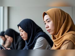 चीन में कौन से मुस्लिम समुदाय रहते हैं और उनकी संख्या कितनी है?