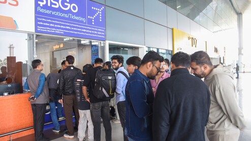 DGCA ने इंडिगो की उड़ानों में किया 5 प्रतिशत कटौती का फैसला, रोज इतनी फ्लाइट्स हो जाएगी कम