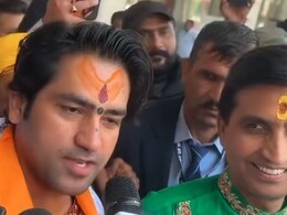 अब इनका ही नंबर है... कुमार विश्वास ने ऐसा क्या कहा कि बाबा बागेश्वर हंस पड़े