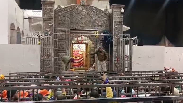 नए साल पर दर्शन करने जा रहे खाटूश्&zwj;यामजी तो जरूर पढ़ें ये खबर, मंद&zwj;िर कमेटी ने कर द&zwj;िया अलर्ट