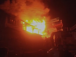 नैनीताल के शिशु मंदिर की बिल्डिंग में लगी भीषण आग, अंदर फंसे लोग निकाले गए, CM धामी ने लिया संज्ञान