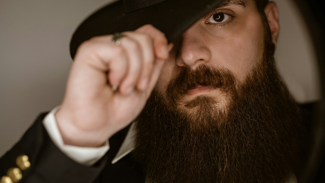 It is a myth that regular use of beard oil can make your beard look extremely shiny