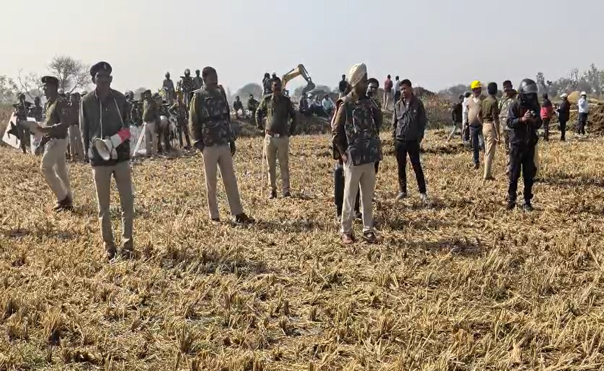 Ambikapur Amera Coal Mines: अमेरा कोल खदान को लेकर बवाल, अब बड़ी संख्या में पुलिस बल तैनात, जानिए पूरा मामला