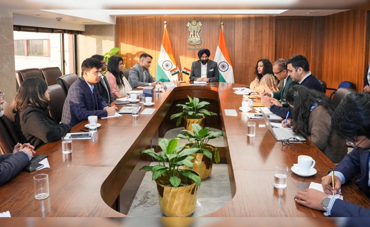 Delhi Government's Talks With Ola, Uber Signal Comeback Of Carpooling