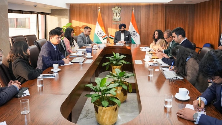 Delhi Government's Talks With Ola, Uber Signal Comeback Of Carpooling