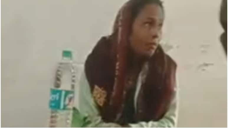 बिहार में पकड़ी गई 'डमी टीचर', पैसों के लिए 'सोनी' से बनी 'हिना', एक गलती ने खोली पोल