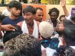 Akola News : एका चिमुरडीसाठी अख्खे गाव एकवटले; निवडणुकीच्या गोंधळात घडणार होता भयंकर प्रकार! नेमकं काय घडलं?