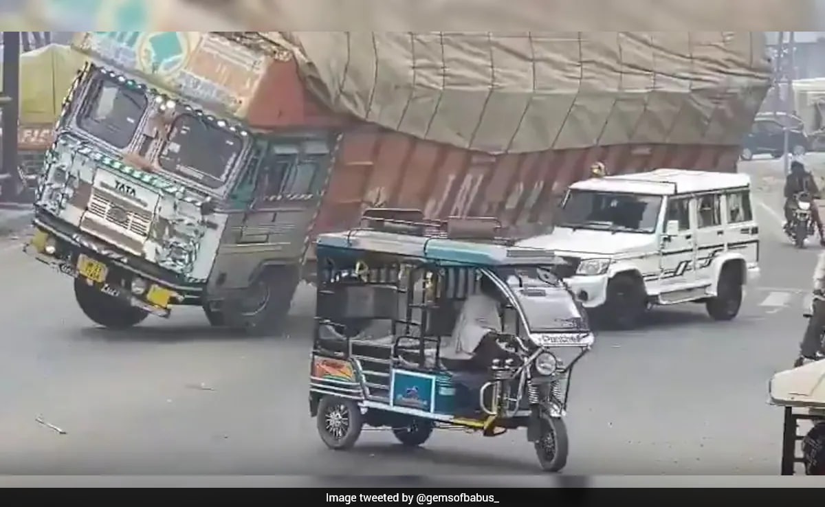 Truck Carrying Husk Overturns And Crushes Bolero, SUV Driver Dies On Spot