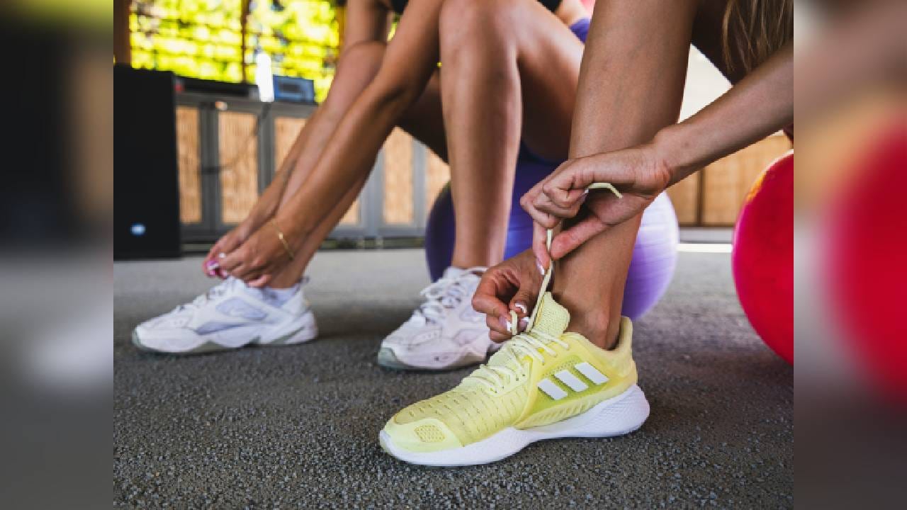 Women Sports Shoes Under 500: स्टाइल और बजट का परफेक्ट कॉम्बिनेशन हैं ये ट्रेंडी और कम्फर्टेबल स्पोर्ट्स शूज़