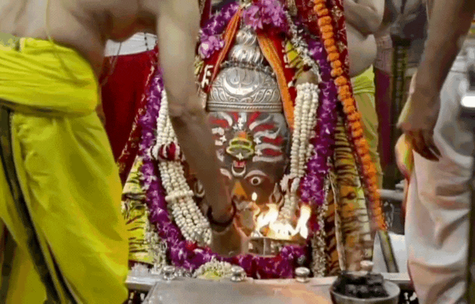 बाबा महाकाल के दर्शन की व्यवस्था बदली! अब नहीं चढ़ा पाएंगे 'अजगर माला', कर्मचारियों के लिए होगा ड्रेस कोड
