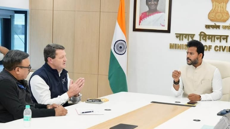 Indigo Crisis: सरकार के सख्त सवाल, हाथ जोड़े दिखे इंडिगो CEO, 10% उड़ान कम करने का आदेश