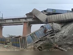 बिहार में ट्रेन हादसा; जमुई में पटरी से उतरे मालगाड़ी के 10 डिब्‍बे, 5 नदी में गिरे; यातायात बाधित