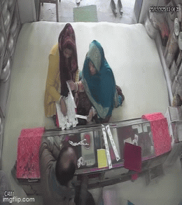 Bihar: ज्वेलरी खरीदने आई थीं ये महिलाएं, नजरें बचाकर कर दिया हाथ साफ; देखें CCTV वीडियो