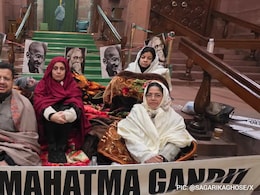 'जी राम जी' बिल के विरोध में आधी रात को धरने पर बैठा विपक्ष, कड़ाके की ठंड में संसद के बाहर डाला डेरा