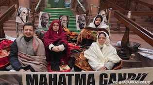 'जी राम जी' बिल के विरोध में आधी रात को धरने पर बैठा विपक्ष, कड़ाके की ठंड में संसद के बाहर डाला डेरा