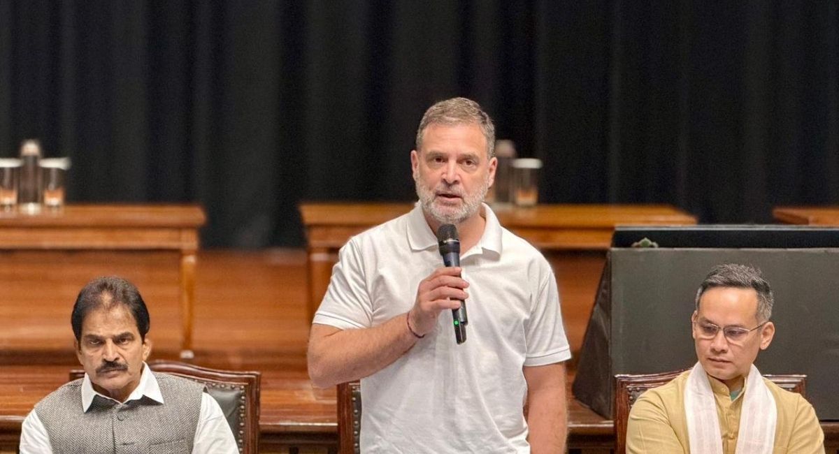 लोकसभा में पार्टी सांसदों के लिए कांग्रेस ने जारी किया व्हिप, लेकिन क्या विदेश गए राहुल गांधी पर भी होगा लागू?