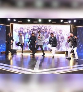 Jemimah Rodrigues Teaches Vicky Kaushal Cover Drive At NDTV Indian Of The Year, Gets Tutorial On Tauba Tauba