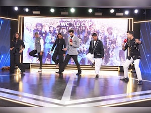 Rodrigues Teaches Vicky Kaushal Cover-Drive, Gets Tutorial On Tauba Tauba