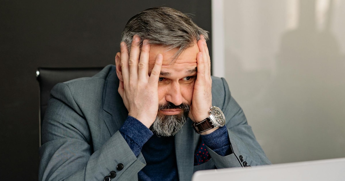 Digital Fatigue in 2025: 10 Signs You're Burned Out by Tech (And How to ...