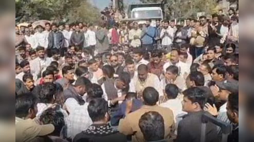 नाबालिग का अश्लील वीडियो वायरल करने की धमकी! सड़क पर उतरे आक्रोशित लोग, आरोपी गिरफ्तार