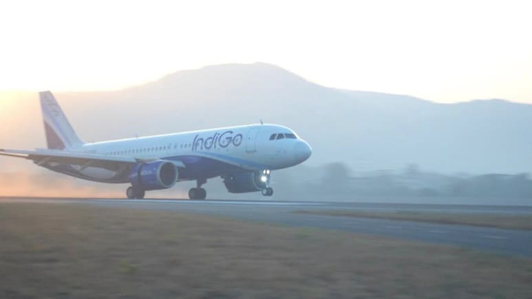 कोहरे के कारण आज लेट हो सकते हैं विमान, एयर इंडिया, इंडिगो और स्पाइसजेट ने जारी की एडवाइजरी