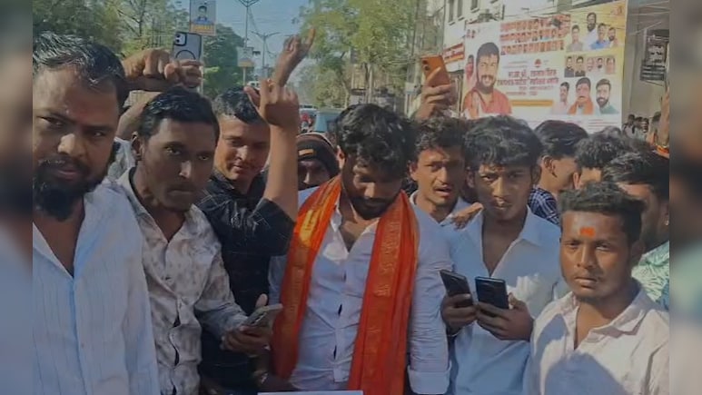 महाराष्ट्र में 'लव जिहाद' मामले पर हंगामा, हिंदुत्ववादी कार्यकर्ताओं का सड़क पर प्रदर्शन