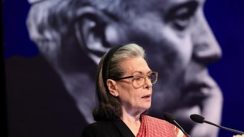 'नेहरू को बदनाम करना सत्ताधारी वर्ग का मुख्य एजेंडा...', सोनिया गांधी ने केंद्र सरकार को घेरा
