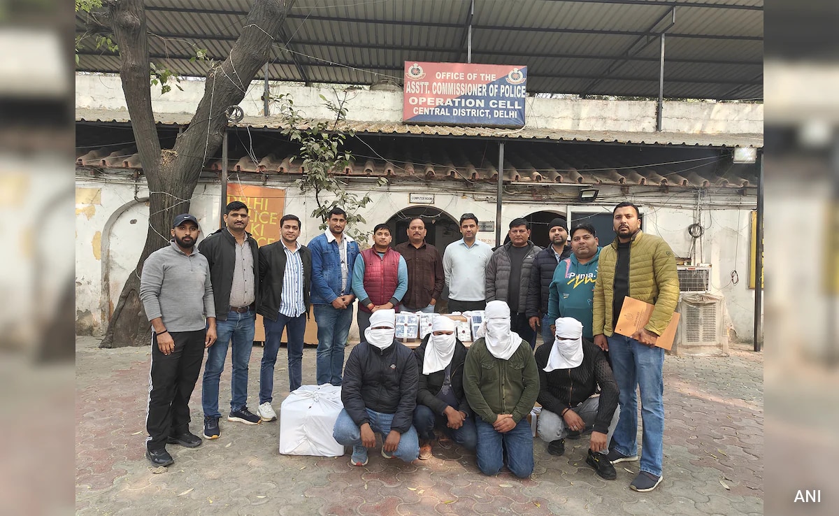 Fake Samsung Mobiles Assembled Using Chinese Parts Seized By Delhi ...