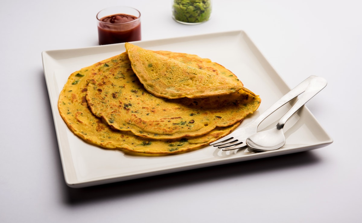 Looking For A High-Protein Breakfast? This Paneer Besan Cheela Has 25g Protein