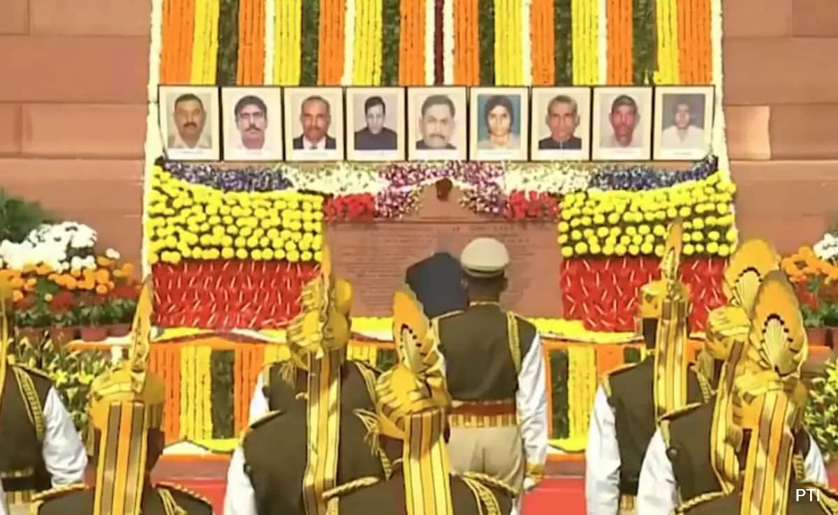 PM Modi, Rahul Gandhi Pay Tributes To 2001 Parliament Attack Victims