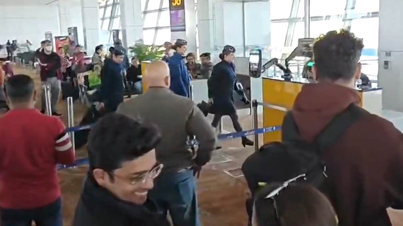 Amid Mass Cancellations, Delhi Passengers Applaud Air Hostess After Hours-Long Delay