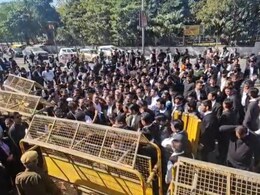 'अरावली बचाओ' के लिए उदयपुर में सड़क पर उतरे वकील, बोले- मेवाड़ भी रेगिस्तान की चपेट में आ जाएगा