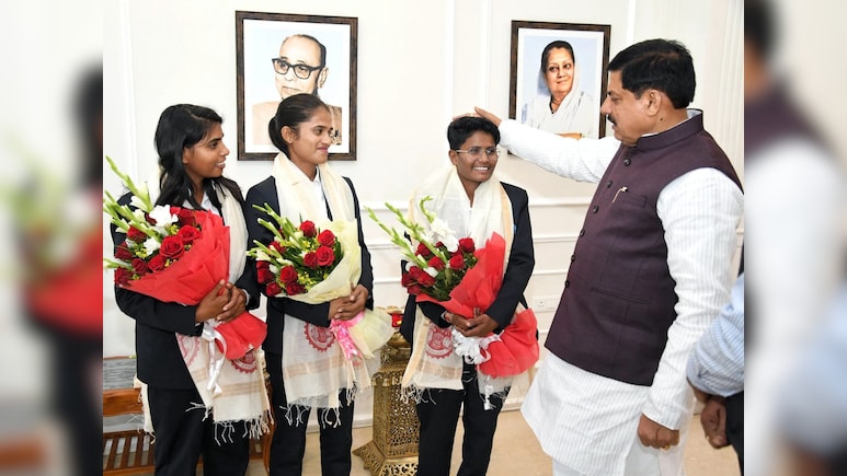 MP की तीन महिला क्रिकेट खिलाड़ियों को मिलेंगे 25-25 लाख रुपये, CM मोहन ने कहा- कोच को भी मिलेगा इतना पैसा