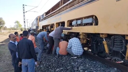 Rail Accident: मेंटेनेंस के दौरान दो मशीनों की हुई आमने-सामने की भिड़ंत, चार कर्मचारी हुए घायल